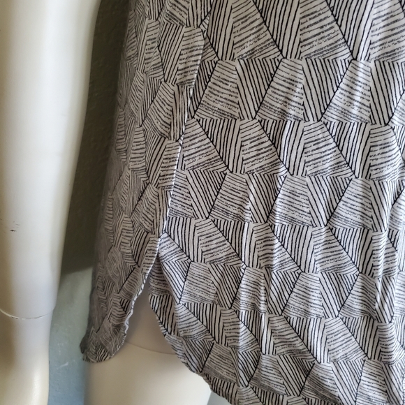 2 Tops - Picture 9 of 12